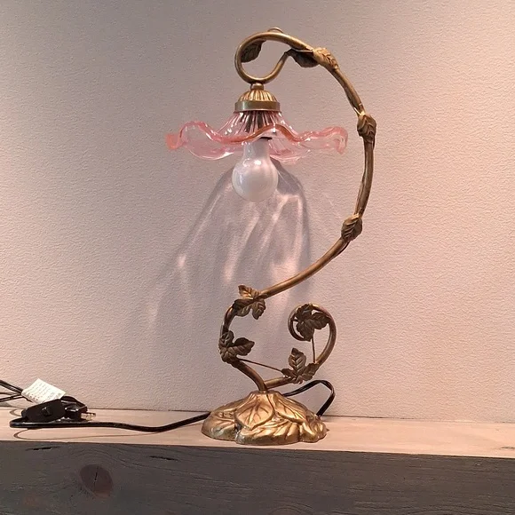 NIB Dolls Kill Dreamland Bloom Pink Table Lamp!! - Picture 2 of 16